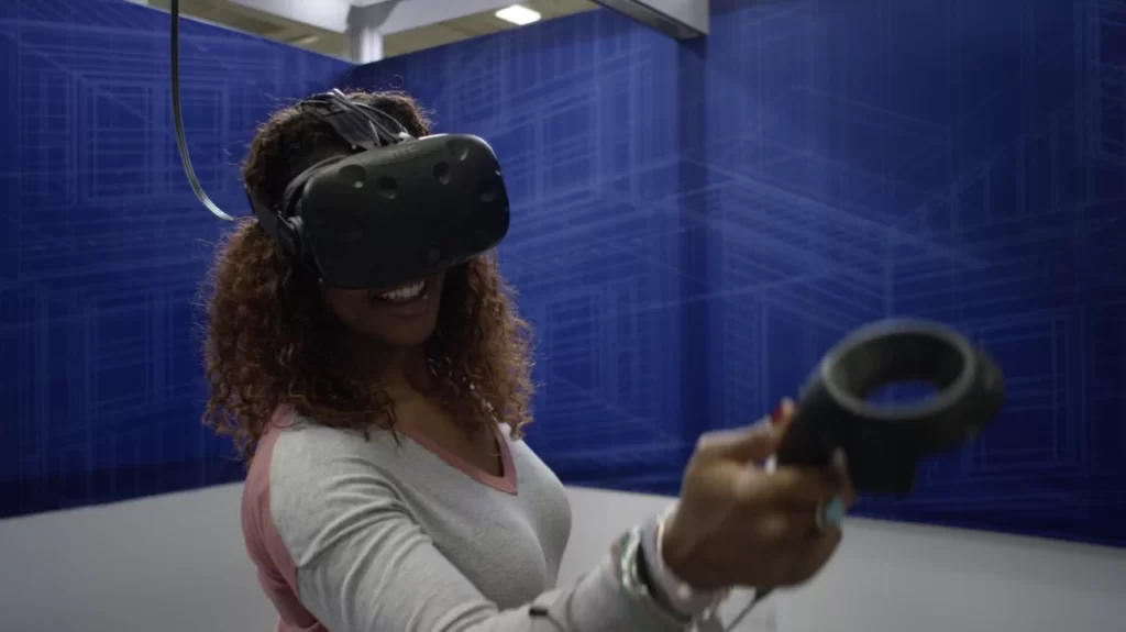 immersive marketing trend 2023: virtual reality experiences - interactive product demo
